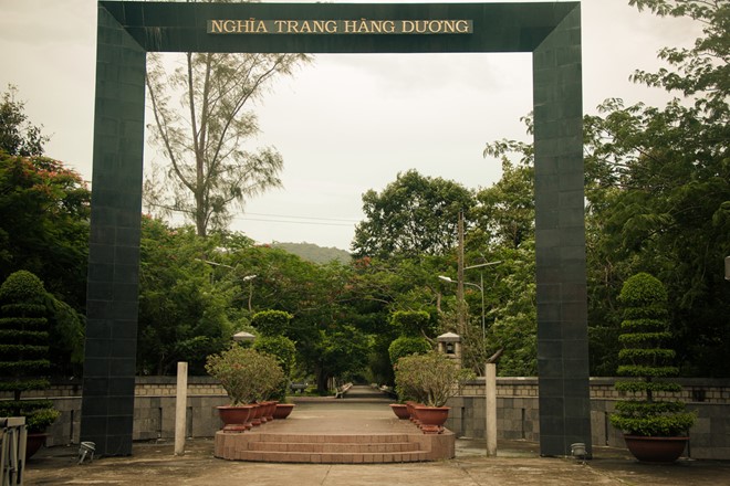 Description: Nghĩa trang Hàng Dương là một trong những nghĩa trang lớn và nổi tiếng nhất nước. Ảnh: Trần Minh Sướng.