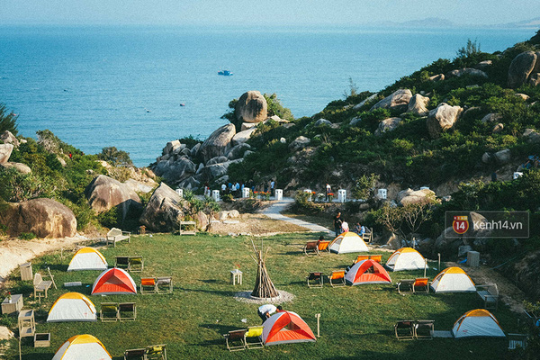 Description: Do đây là một vùng đất vẫn còn hoang sơ và yên tĩnh, vì thế du lịch theo kiểu cắm trại sẽ là sự lựa chọn cực kỳ sáng suốt để bạn có thể cảm nhận được hết mọi thứ đẹp nhất ở đây.