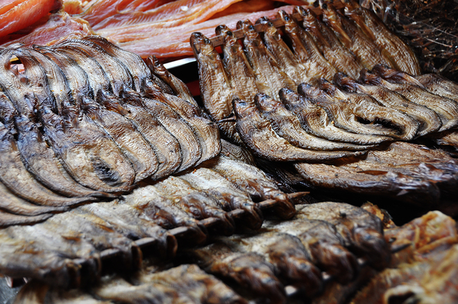 Description: Nhiều nhất là các loại khô mà đặc sản nổi bật nhất là món khô cá trèn. Đây là loại khô độc nhất có hương vị đặc trưng của chợ Cam.