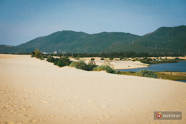 Description: Tuy nhiên nơi đây vẫn không thiếu những bãi cát mịn màng siêu đẹp như thế này đâu.