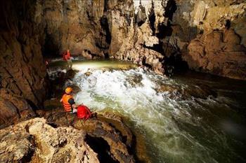 Quảng Bình: Khai trương tuyến du lịch khám phá mạo hiểm hang động Tú Làn