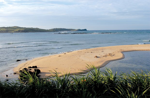 Description: Doi cát lượn duyên dáng ở bãi Triều Dương trong nắng chiều