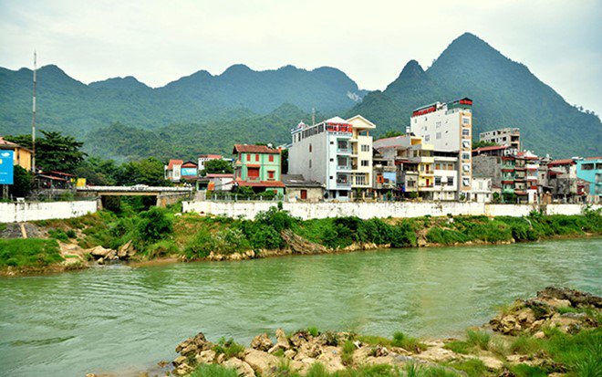 Description: Sông Lô ở TP Hà Giang.